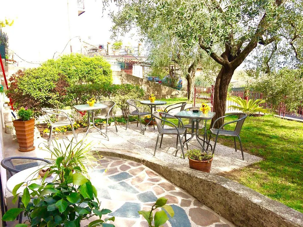 B&B L'Angolino Gardone Riviera Bed & Breakfast