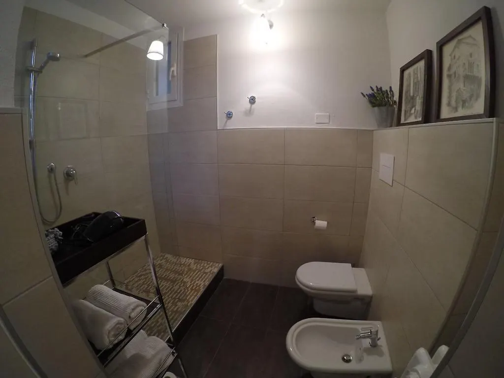 B&B L'Angolino Gardone Riviera Bed & Breakfast