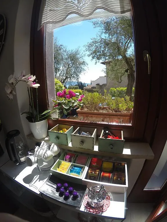 B&B L'Angolino Gardone Riviera Bed & Breakfast