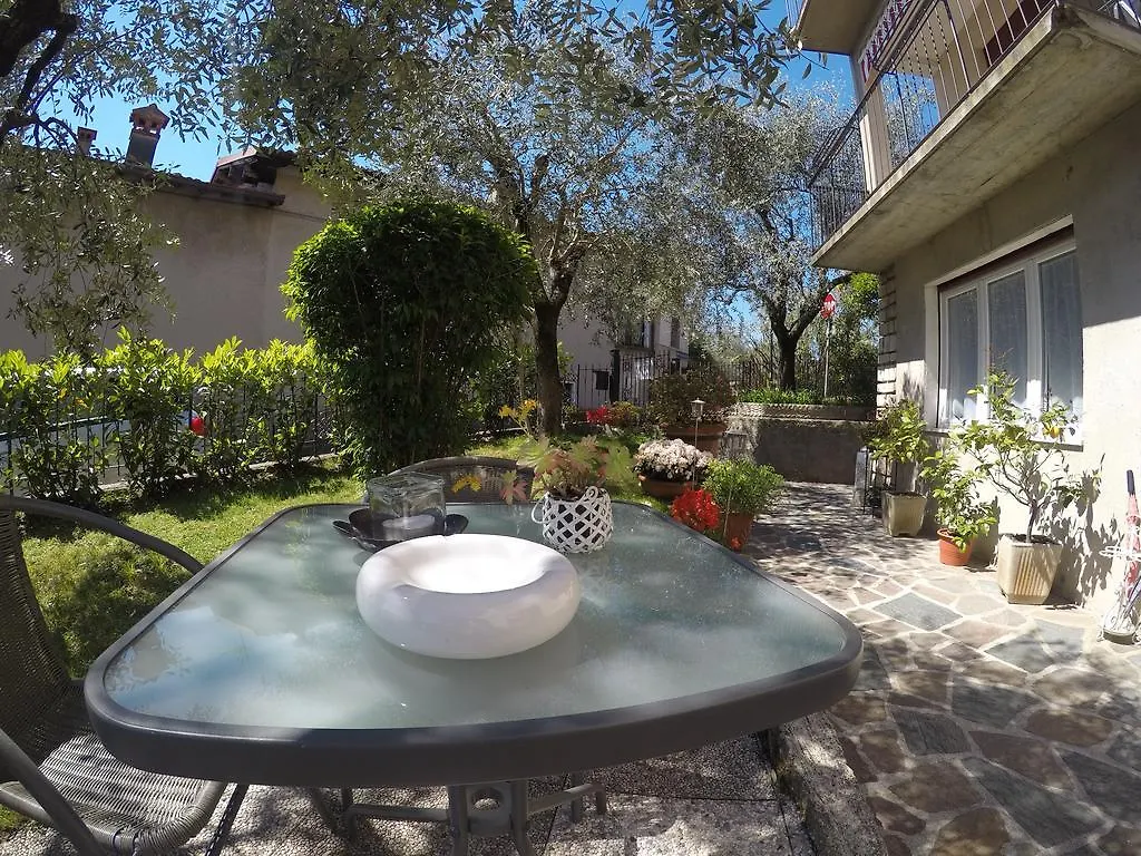 B&B L'Angolino Gardone Riviera Bed & Breakfast