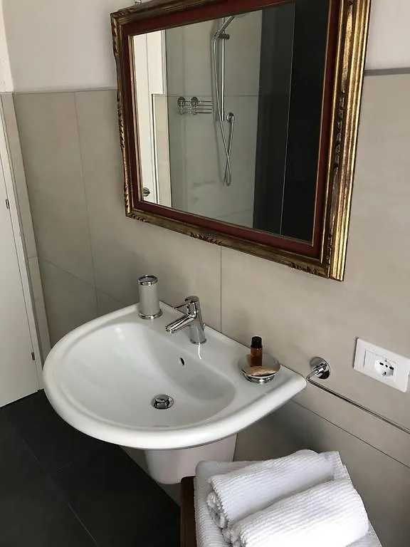 Bed & Breakfast B&B L'Angolino Gardone Riviera